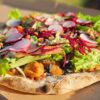 Pizza en plein air avec une bonne lumière